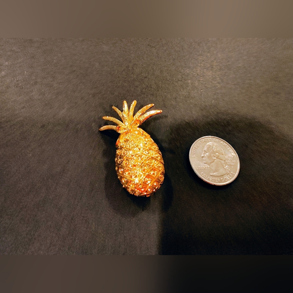 Vintage Pineapple Brooch Gold Tone